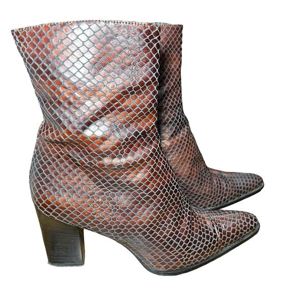 Sacha London Boots Womens Size 8 Burgundy Snake Print Ankle Side Zip Block Heel - Picture 2 of 12